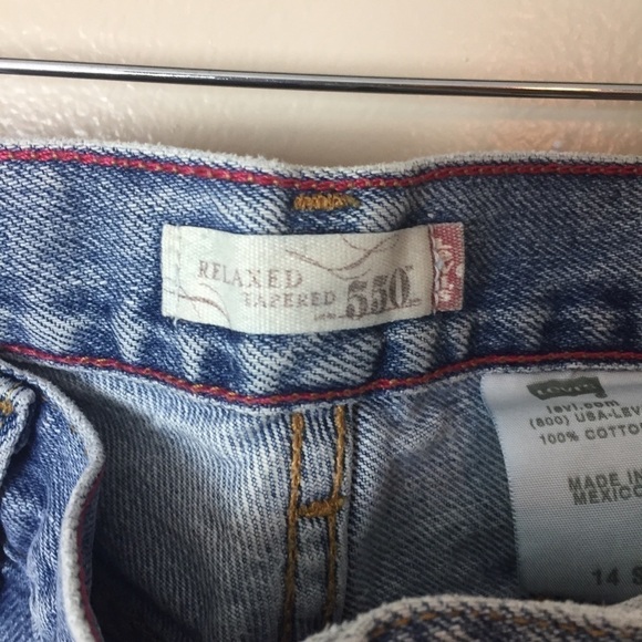 [Levi’s] Women’s High Rise Light Wash Mom Jeans - Picture 3 of 8